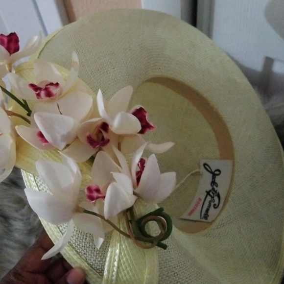 Hat - Picture 3 of 4